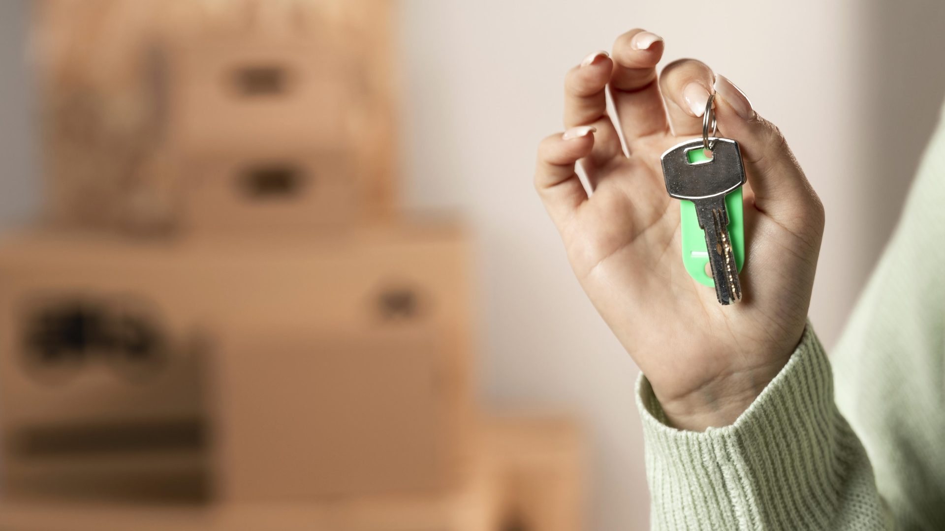 close-up-hand-holding-keys-indoors-scaled